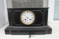 Френски часовник, снимка 1 - Антикварни и старинни предмети - 44716196