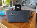 Мехов фотоапарат от края на 1930-те г. Kodak Folding Brownie Six-20 с чанта и филм, снимка 5