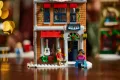 Lego 10308 Празнична главна улица LEGO Winter Village Holiday Main Street , снимка 4