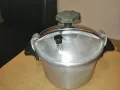 Продавам руска 6-литрова алуминиева тенджера под налягане, снимка 1
