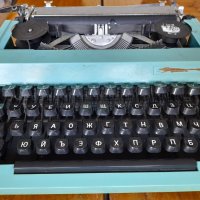 Стара пишеща машина, снимка 3 - Антикварни и старинни предмети - 37665363