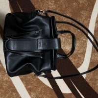 Страхотна кожена чанта Esprit, снимка 3 - Чанти - 40171915