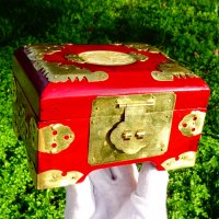 Луксозна кутия за бижута с нефрит и месингов обков. , снимка 1 - Антикварни и старинни предмети - 30563569