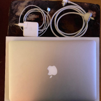 Лаптоп Apple MacBook Air 13", 4GB, 256GB SSD, снимка 1 - Лаптопи за работа - 44778134