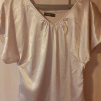 Нежна сатенена блуза, снимка 1 - Корсети, бюстиета, топове - 36704096