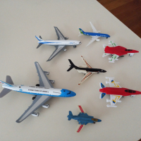 Метални Boeing 787 и 777, 2 пластмасови изтребителя, снимка 3 - Колекции - 39234082