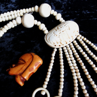Слонова кост - медальон , амулет , висулка , колие, снимка 5 - Антикварни и старинни предмети - 44688500