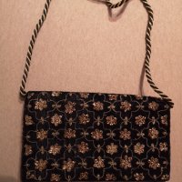 Нова малка дамска чанта за ръка портфейл черна велурена със златно, снимка 1 - Чанти - 37751153