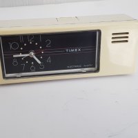 Настолен японски мини кварцов будилник Timex, снимка 2 - Други - 33752001