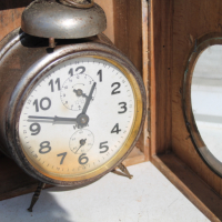 Настолен немски часовник будилник, снимка 5 - Антикварни и старинни предмети - 44515766