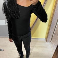 Черна блуза с един ръкав, снимка 2 - Блузи с дълъг ръкав и пуловери - 38654081