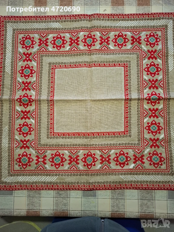 Каре с българска бродерия, снимка 1