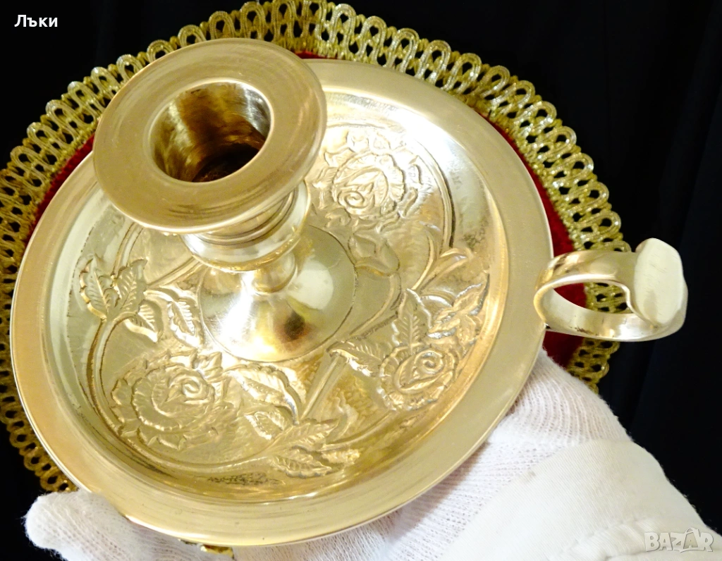 Бронзов свещник с дръжка,релефни рози. , снимка 1