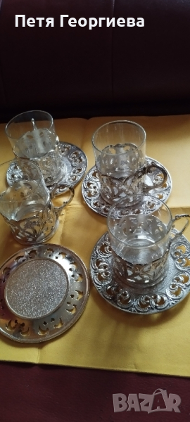 Стъклени чаши за кафе върху сребърни подстакани и чинийки, снимка 1