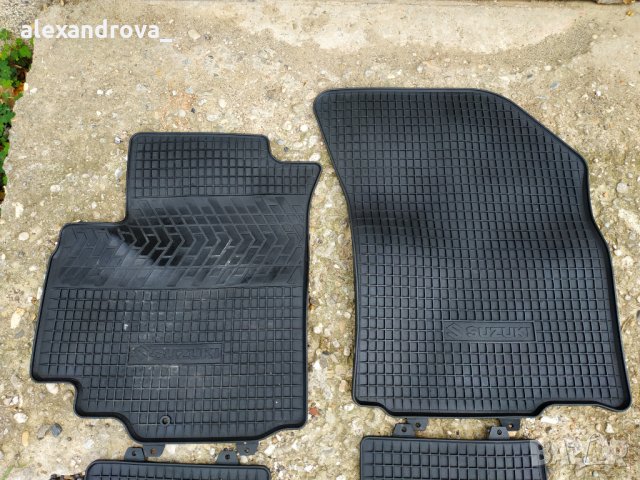 Оригинални стелки за Сузики SХ 4, снимка 2 - Аксесоари и консумативи - 31358334