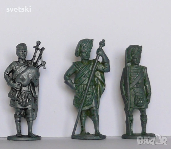 Стари метални войничета и фигурки от шоколадови яйца Киндер, Балабан, Ландрин и др.