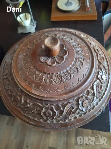 Голям дървен гравиран съд 30 см диаметър 