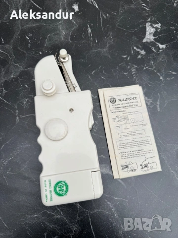 Малка ретро шевна машина - Чисто нова