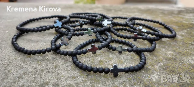 Мъжки гривни с естествени камъни оникс и хематит. С кръстче от хематит. Бижута Луди гъби.