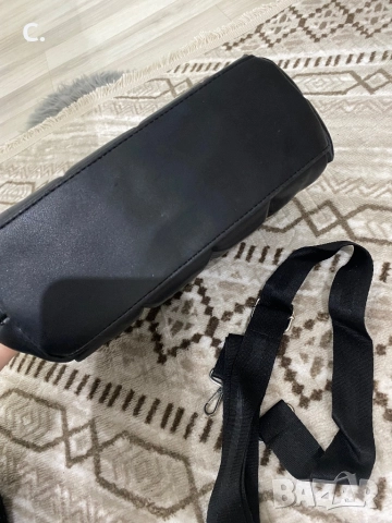 Дамска черна чанта, снимка 5 - Чанти - 52893329