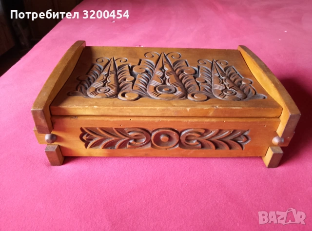 Продавам старинна декоративна дърворезби вана кутия за бижута 