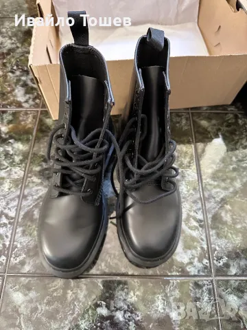 Дамски обувки Dr.Martens 38 номер, снимка 2 - Дамски боти - 48381462