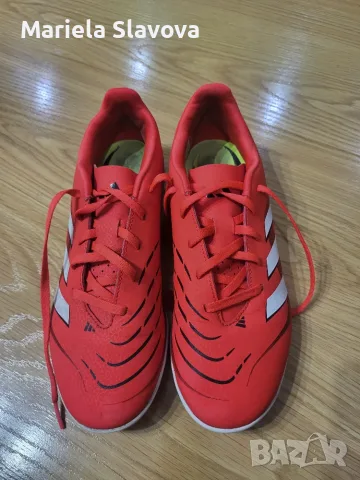 Футболни обувки на Adidas, снимка 2 - Детски маратонки - 56359326