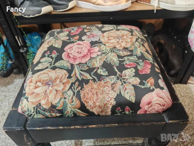 Стара табуретка , снимка 3 - Антикварни и старинни предмети - 47550325