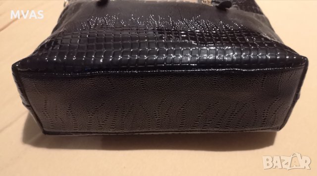 Нова голяма черна чанта лак за рамо, снимка 5 - Чанти - 31447580