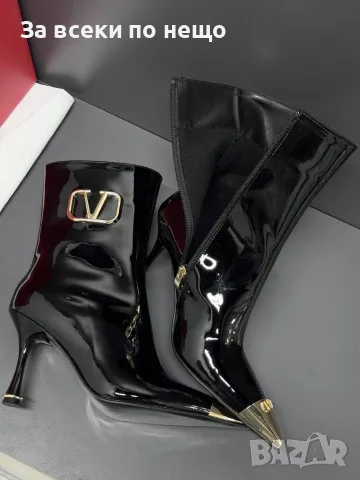Valentino Черни Луксозни Лачени Дамски Боти С Висок Ток И Златни Детайли Код SK2319