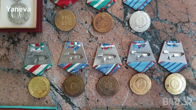 Колекционерски лот с възпоменателни медали, орден и пагони от СОЦА. ​, снимка 7 - Нумизматика и бонистика - 55978968