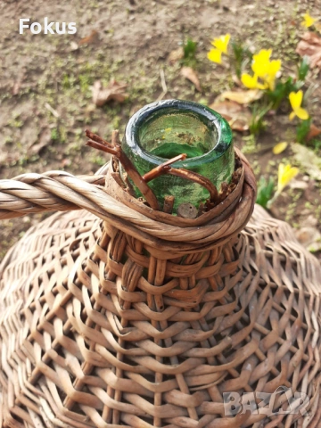 Стара стъклена дамаджана оплетена с ратан, снимка 3 - Антикварни и старинни предмети - 53363940