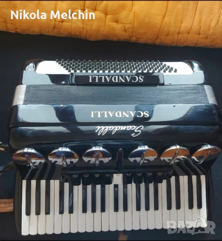 Италиански акордеон СКАНДАЛИ 120 баса.