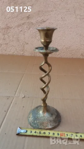 масивен бронзов свещник , снимка 5 - Антикварни и старинни предмети - 48524252