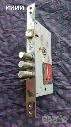 Касова брава с 2 ключа