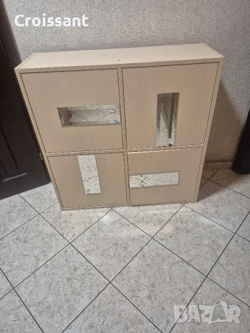 Шкаф стенен в много добро състояние