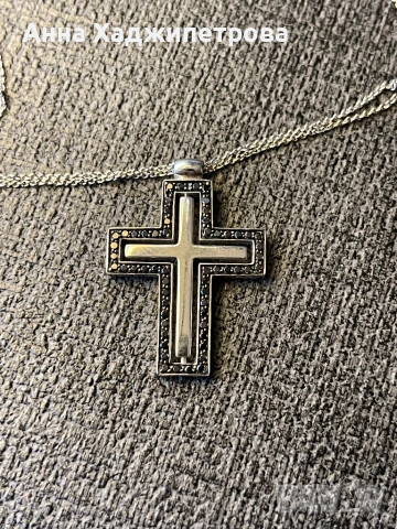 Кръст бяло злато и диаманти, снимка 2 - Колиета, медальони, синджири - 54070188