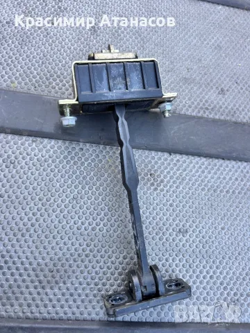 Ограничител врата предна лява за Мерцедес CLS. W219. 2004-2010г, снимка 4 - Аксесоари и консумативи - 49414554