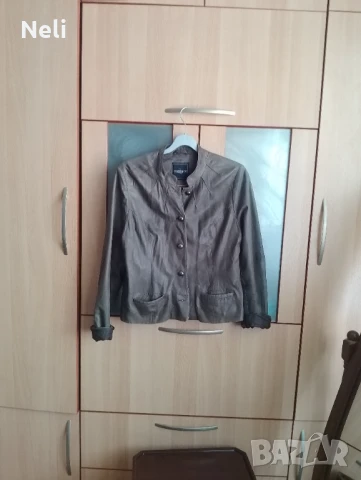 Дамско късо яке