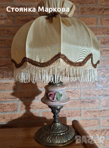 Красива нощна лампа