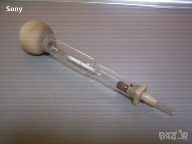 Стар ареометър за електролита на акумулатори.