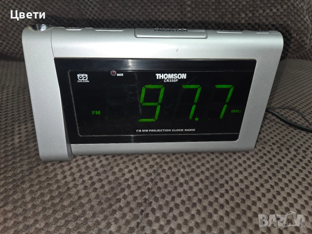 Радио часовник / будилник с прожекция на тавана 