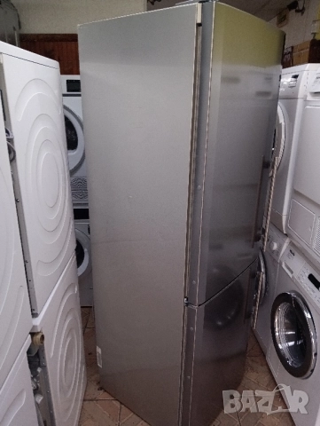 Иноксов комбиниран хладилник с фризер Liebherr с 2 години гаранция!, снимка 2 - Хладилници - 52396526