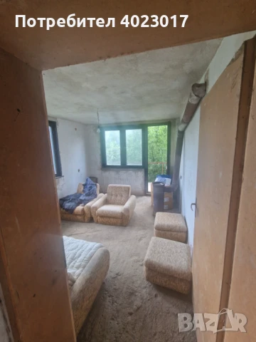 Масивна триетажна вилна къща  в село Ковачевци, област Перник., снимка 3 - Къщи - 50717301