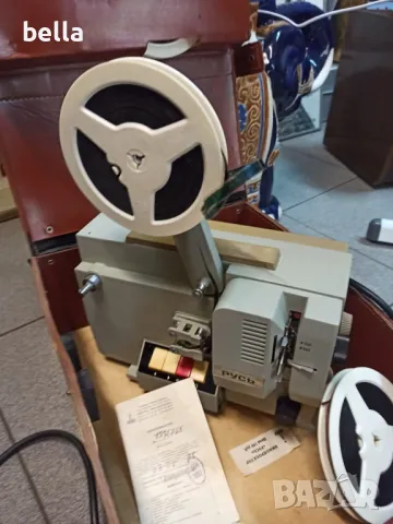 Прожекционен апарат”РУСЬ” 8мм,произведен в Росия. В отлично запазен вид,работещ, снимка 5 - Антикварни и старинни предмети - 50431466