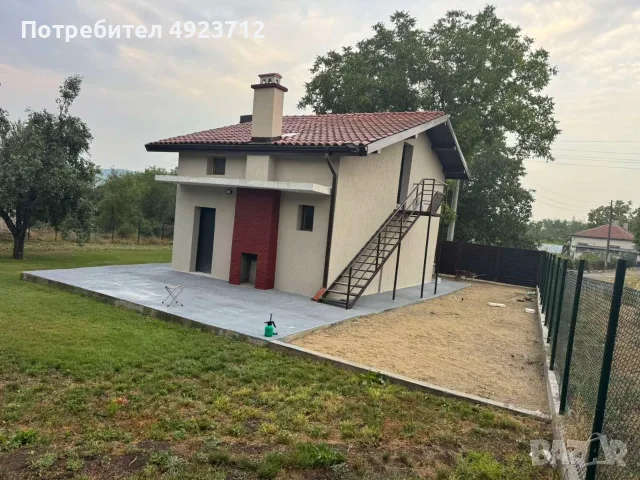 Масивна двуетажна къща в с. Съединение, снимка 2 - Къщи - 55724424