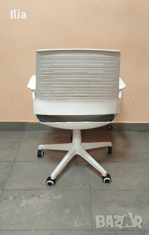 Стол въртящ регулируем БЯЛ, снимка 2 - Столове - 53892178