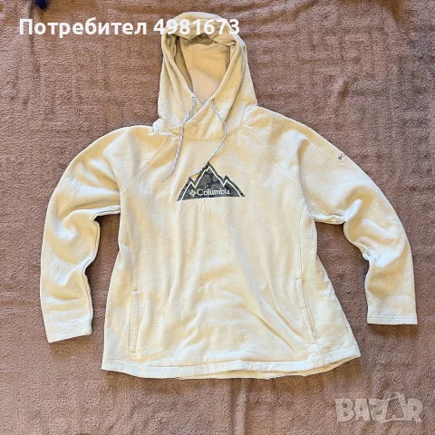 Светъл суитшърт Columbia с качулка и атрактивен планински принт на гърдите.