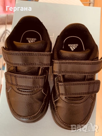 Детски маратонки Adidas 23-ти номер – като нови, носени малко, с лепенки, снимка 4 - Детски маратонки - 53379549