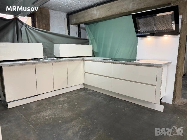 Кухня с вградени уреди